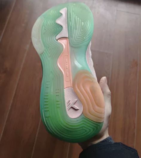 安踏男鞋，40吗，小孩就穿一次。 感兴趣的...