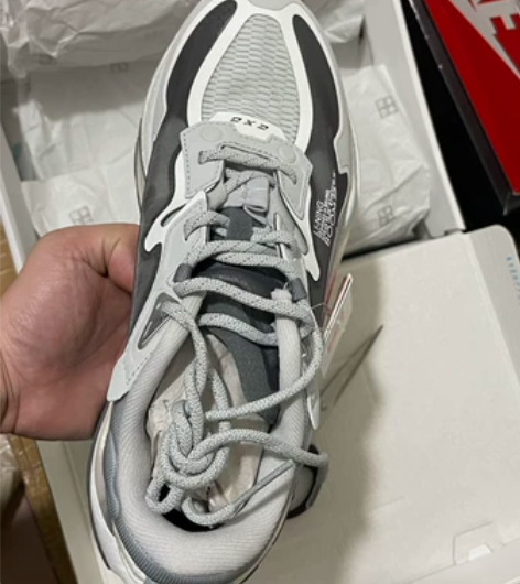 李宁跑鞋Azgs053-3 全新原盒左右颜...