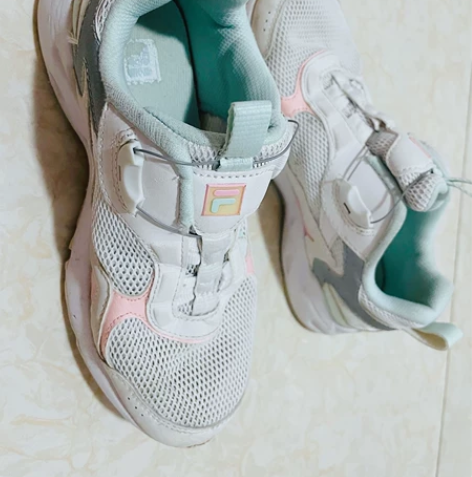 Fila斐乐女童运动鞋 33码 感兴趣的话...