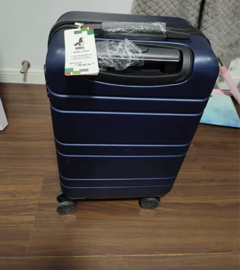 拉杆箱20寸，不大不小的尺寸。新的，商标还...