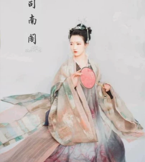 正版汉服出租‖司南阁长生殿出租，可带价收。...