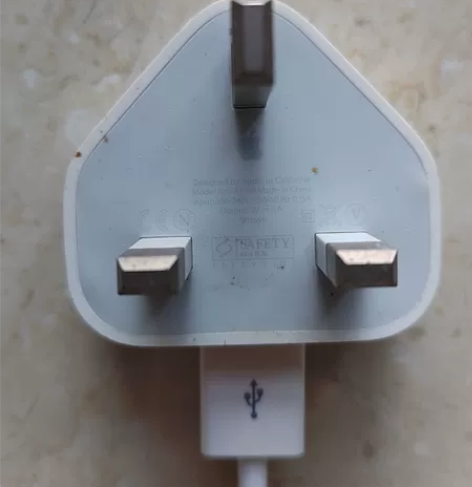 苹果原装充电头 闲置低价出售，需要的请联系。