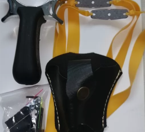 全新弹弓，三根皮筋加弹弓包 感兴趣的话点“...