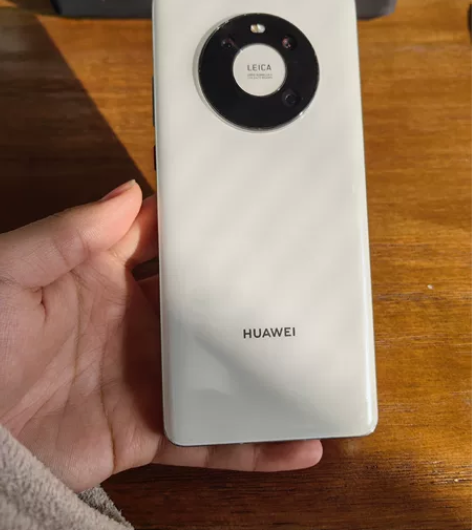 华为mate40  8+128  伊拉克成色，外屏破裂，边角...