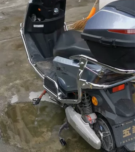 五羊电动车电摩   72v35ha的超威黑...