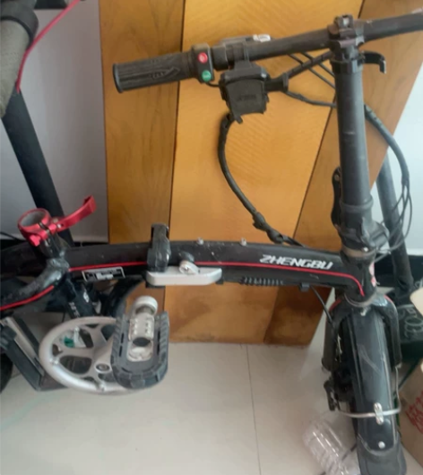 正步代驾电动车7成新,充满电能跑20多公里...