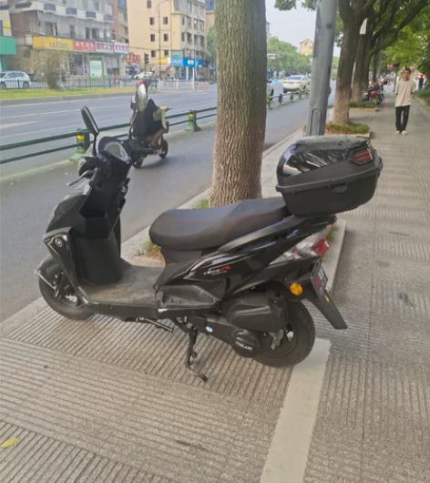 目前行驶230公里,几乎全新,买来几乎没怎...