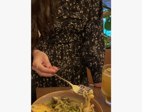 西西里安 黑色赫本风V领碎花连衣裙小个子女...