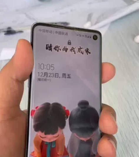 出一台国行三星翡翠绿s10，8+128GB...