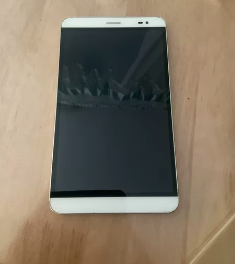 荣耀X2巨屏手机，屏幕超大，屏幕几乎没有划...