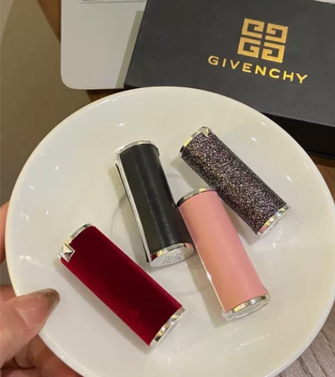 【纪梵希口红四件套】 天呐!这个礼盒可太让...