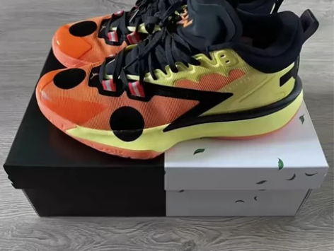 耐克联名款42码运动鞋，900多购入，穿了...