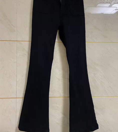 黑色微喇牛仔裤，实体店入，家里喇叭裤太多了...