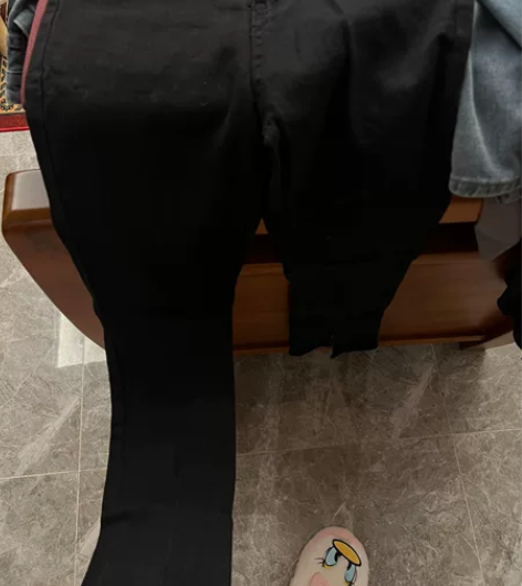 两条开叉黑色牛仔裤!一条直筒L穿了几次,一...