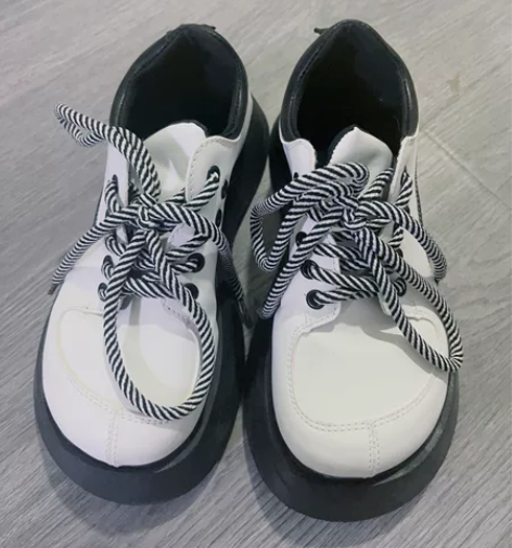 很漂亮的玛丽珍鞋,只穿过一次,便宜出 感兴...