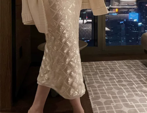 菱格纹吊带亮片铅笔裙女高级感别致绝美独特包...