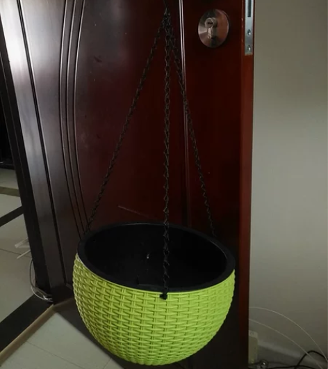 浅绿色塑料吊挂式花篮，直径25公分，卖家包...