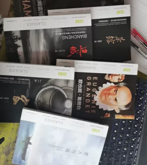 鲁迅，老舍与国外知名作者著作，有《边城》《...