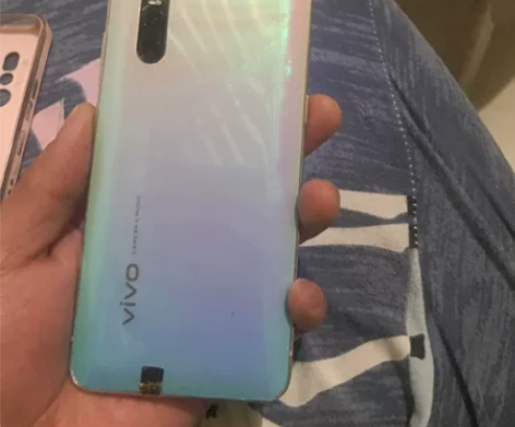 二手手机vivoX27   有两台 8＋1...