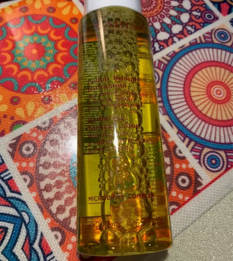 全新娇韵诗保湿化妆师水，含有洋甘菊成分，娇...