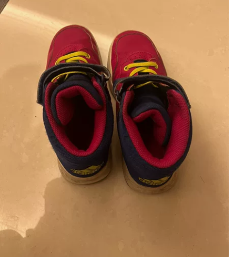 都是自己穿的。各种耐克和阿迪。这双阿迪达斯...