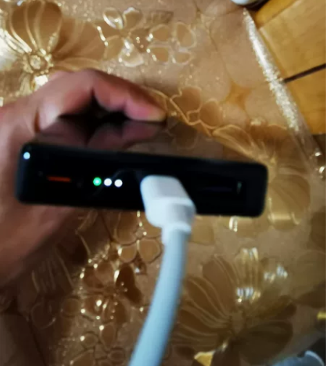 华为40W充电宝,能进充电,使用断续,已坏...