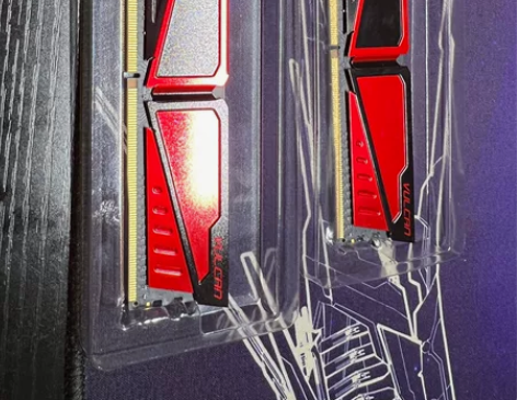 十铨内存8g*2 ddr4 2400频率，...