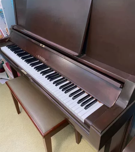 二手钢琴，年代较久（钢琴并非新鲜食物不怕多...