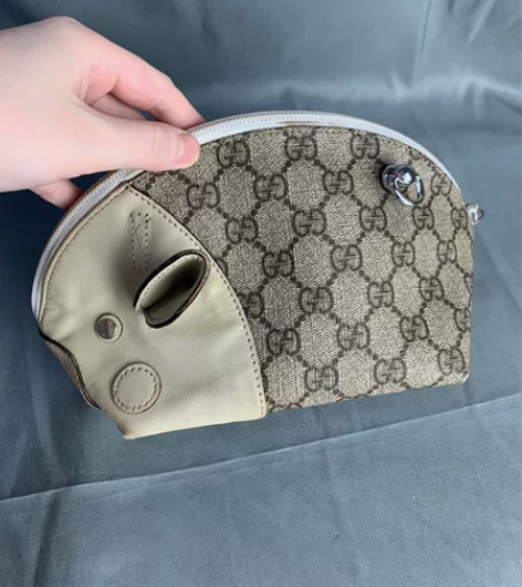 正品老花配皮儿童包斜挎包。包长24CM。放...