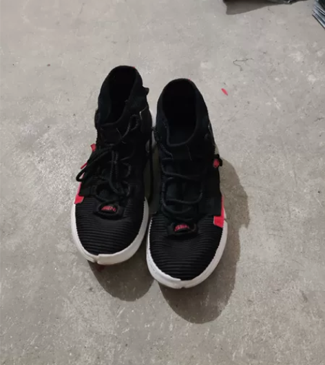 李宁悟道 成色很新 感兴趣的话点“我想要”...