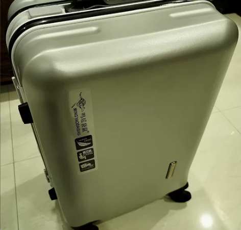 20#袋鼠正品万向轮拉杆箱，质量很好，是用...