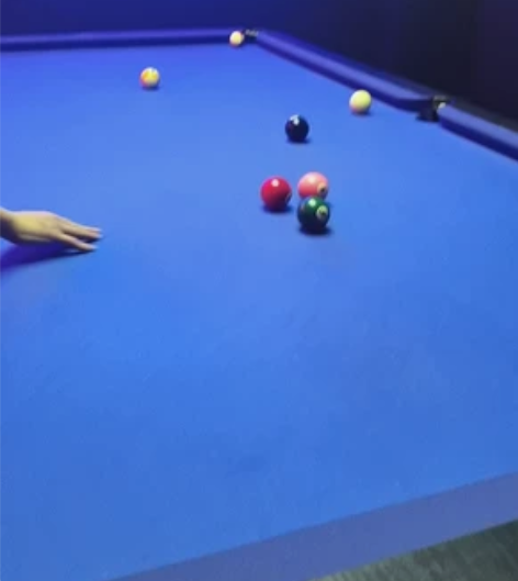 出一个台球桌 有意向dd明显使用痕迹来力牌...