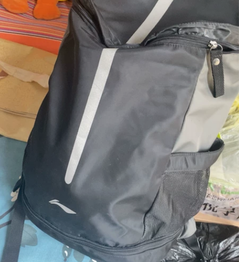 李宁篮球包 感兴趣的话点“我想要”和我私聊...