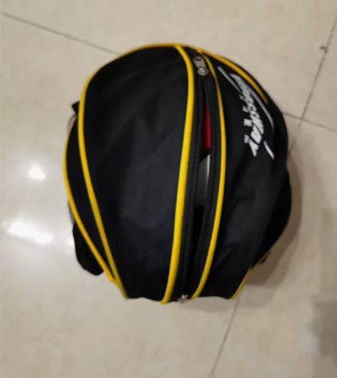 蓝足球包袋 感兴趣的话点“我想要”和我私聊...