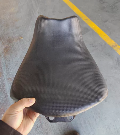 自己找人定做的贝纳利小迅龙降低座垫，我买的...