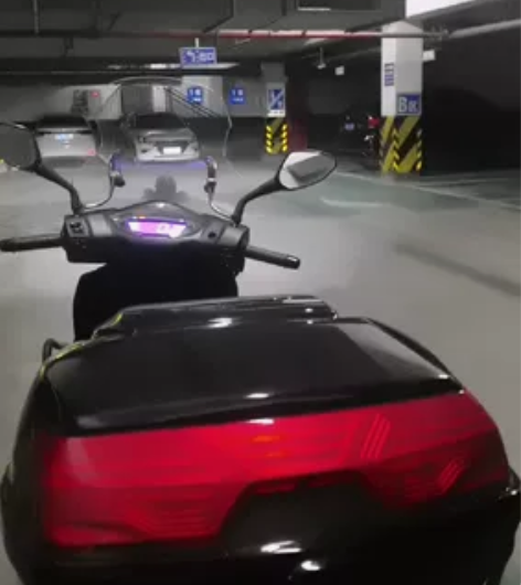 特价！特价！个人闲置豪爵AFR原装后尾箱9...