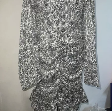 v领紧身法式裙 适合轻熟和性感妹子 特别显...