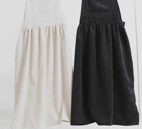 灯芯绒背带群黑色那件 感兴趣的话点“我想要...