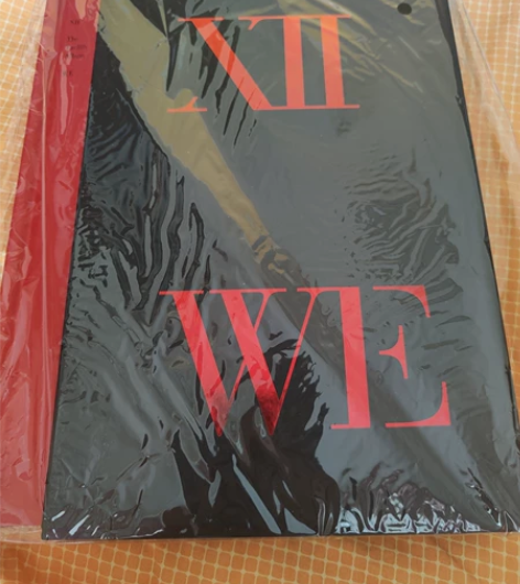 神话组合12辑限量版we九成新，打开以后就...