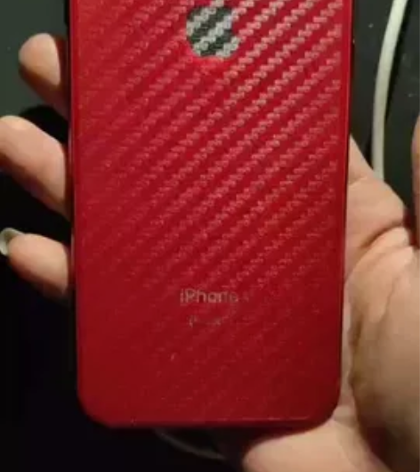 出一台苹果8  13.6系统 64G 保护...