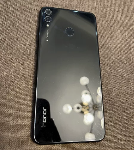 荣耀8X，6+128，适合工作手机，有轻微...