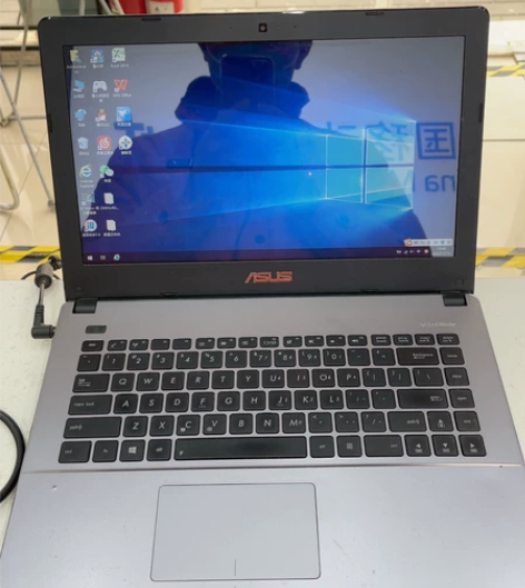 宏基笔记本，修过，底部螺丝丢了，还有个螺丝...