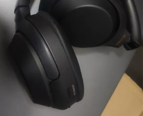 索尼wh-1000xm3，成色如图，还不错...