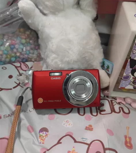 卡西欧R100 1400万像素，4倍光学变...