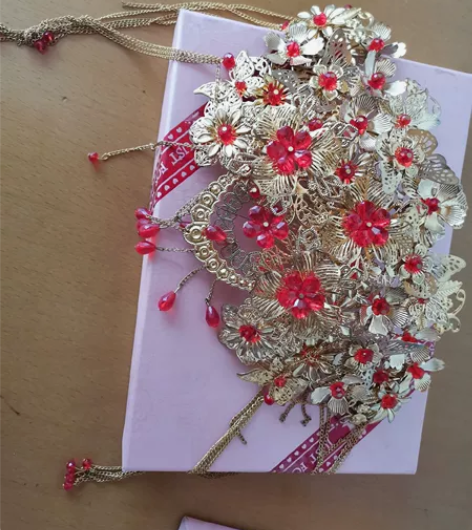 全套婚礼秀禾头饰9成新，就用了一次！闲置转...