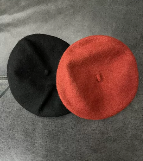 毛呢贝雷帽，黑色/砖红色，全新，羊毛含量3...