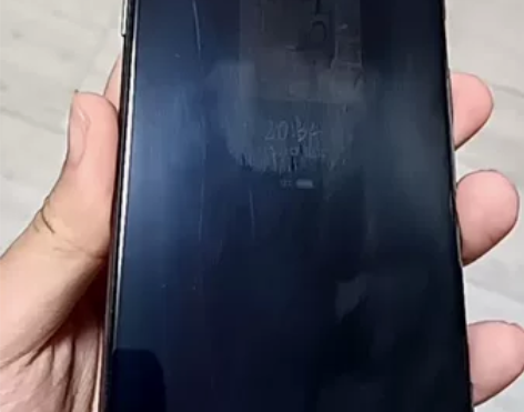 黑鲨5Pro 12+256陨石黑 屏幕有一...