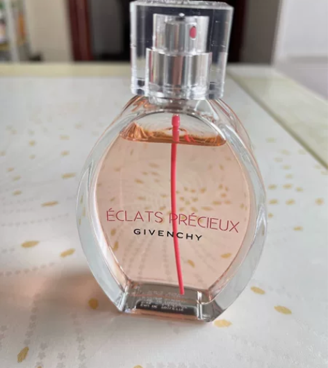 纪梵希珍贵之光香水50毫升，挺久了保存很好...