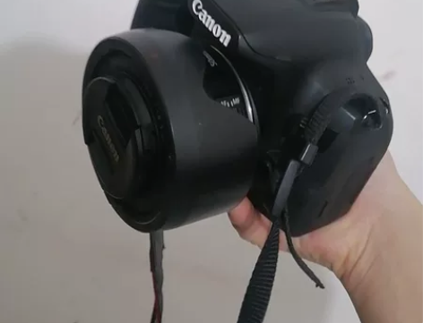 出佳能850d+小痰盂镜头 9成新本人比较...