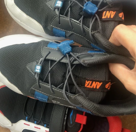 男大童运动鞋，安踏37码，鞋底有少磨损，孩...